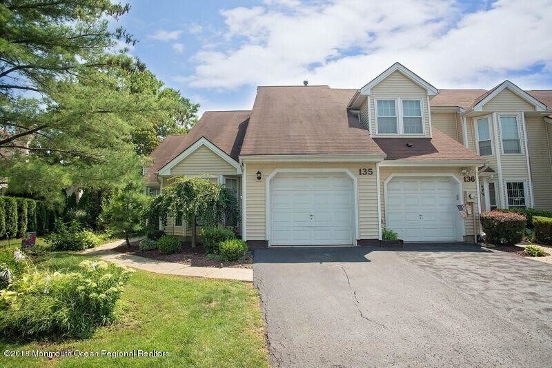 Primary Photo - 135 Daffodil Dr