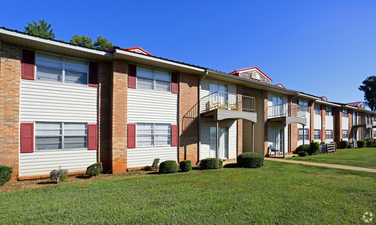 Foto principal - Millbrook Pointe Apartments