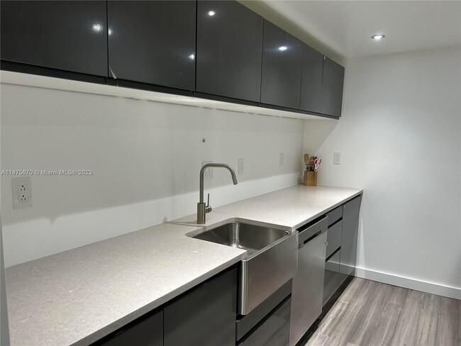 Foto del edificio - 800 Parkview Dr