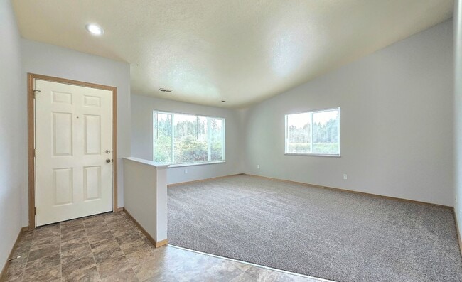 Building Photo - Charming 3 Bed/ 1.5 Bath Home Available in Lake Stevens