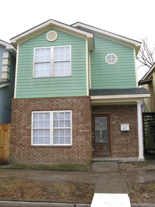 Primary Photo - 1127 E Bolton St