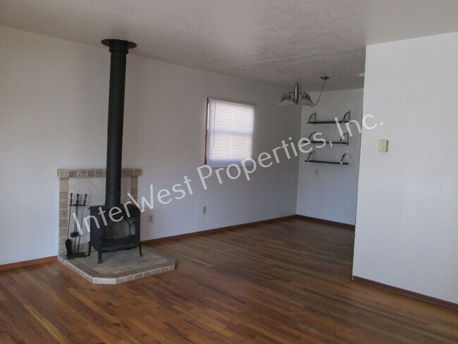 Foto del edificio - Montavilla Cutie! 2bd 1 ba home with Garag...