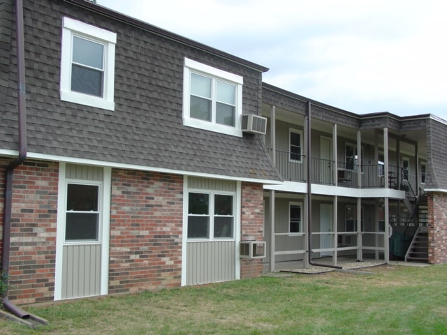 Primary Photo - 1023 W Elm Ter