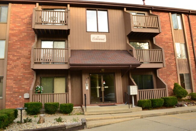 Building Photo - 450 Woodside Trail