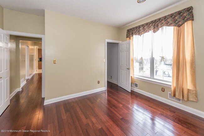 Building Photo - 102 Erin Dr