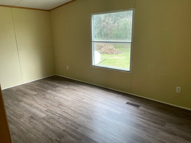 Building Photo - 683 Tommy's Rd