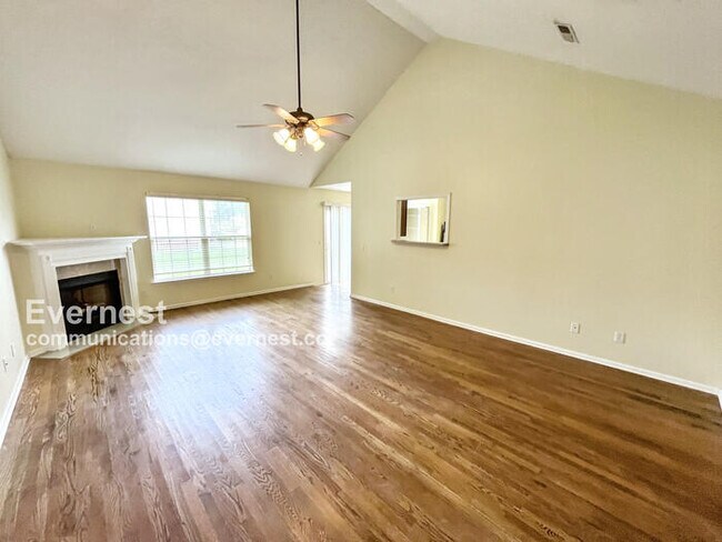 Foto del edificio - 1720 Hawk Run Ln
