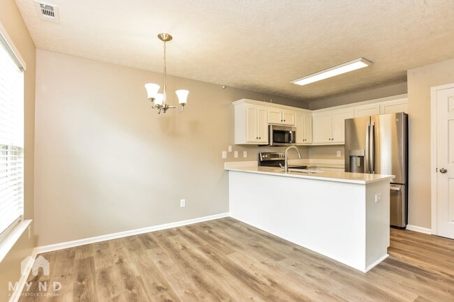 Foto del edificio - 721 Wildwood Dr