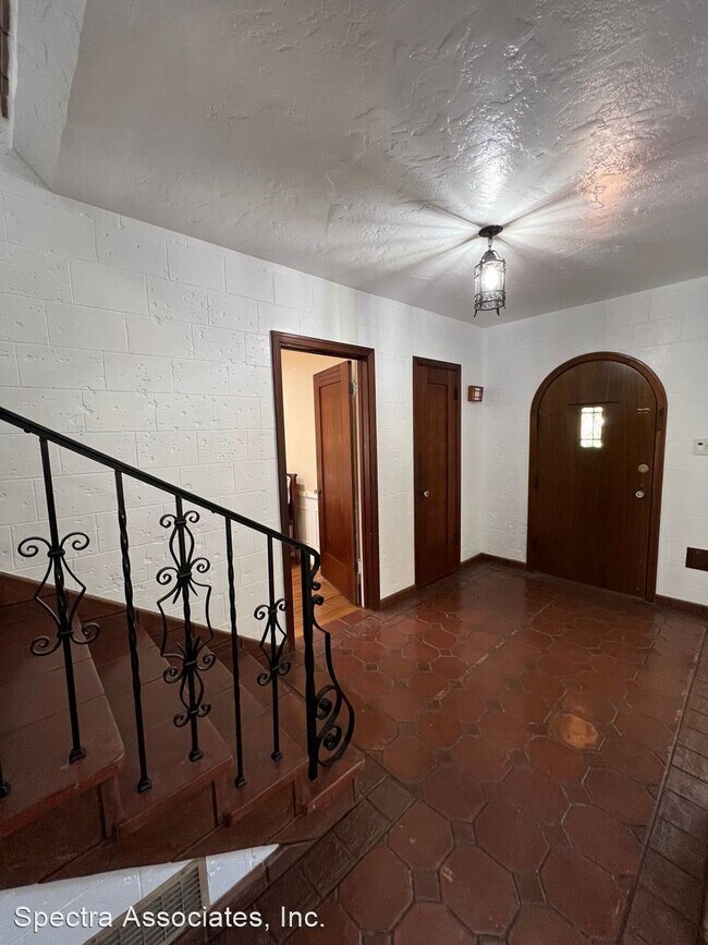 Building Photo - 4 br, 3 bath House - 1204 N. Howard St.