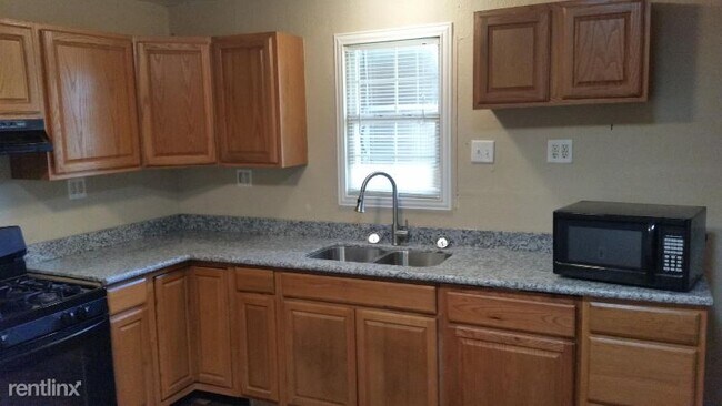 Building Photo - 3 br, 2 bath House - 120 Walnut st