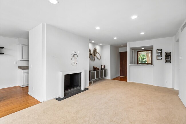 Foto del edificio - 1340 S Beverly Glen Blvd