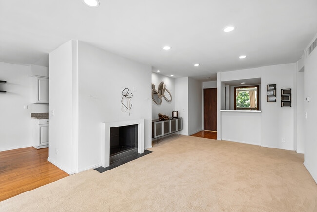 Building Photo - 1340 S Beverly Glen Blvd