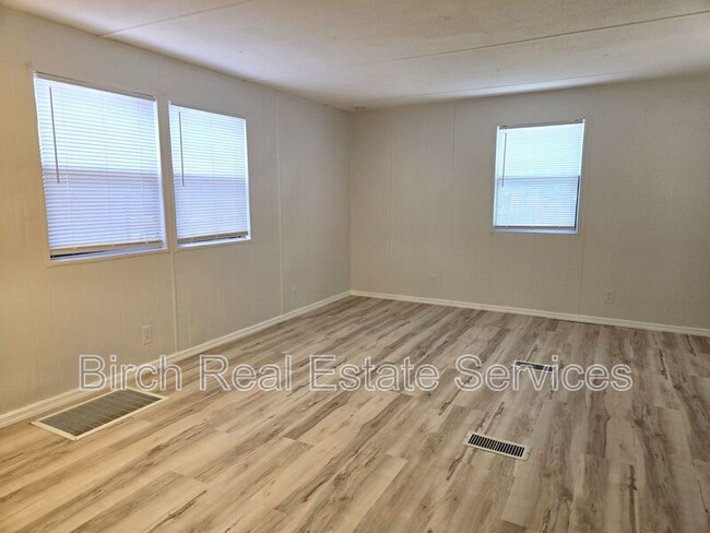 Foto del edificio - 7040 Commons Blvd