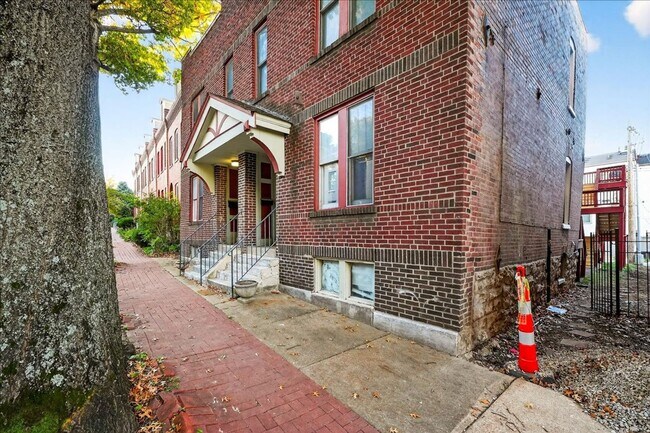 Foto del edificio - Her Name is Michelle