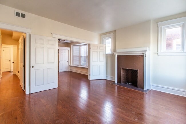 Building Photo - 2 Bedroom unit, newly rehabbed, available ...