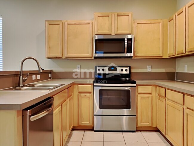 Building Photo - 658 Southland Ln