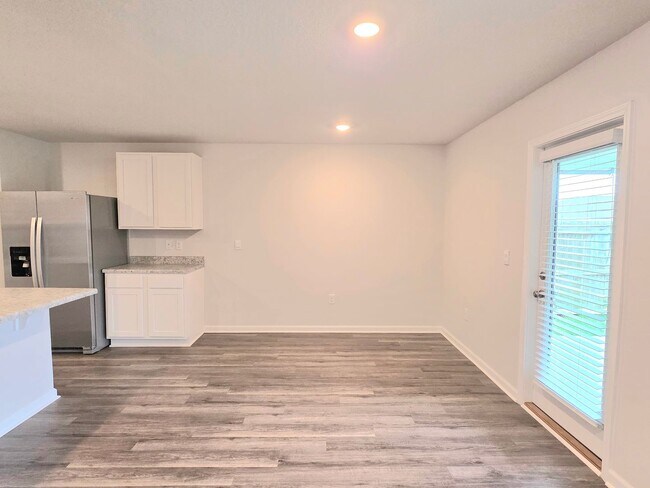 Foto del edificio - 4-Bedroom Home - Woodlands