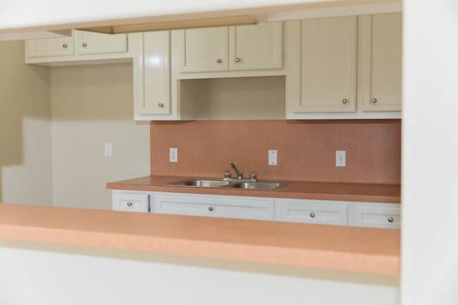 Foto del edificio - Duplex For Lease