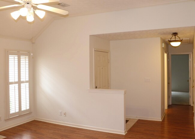 Foto del edificio - 8908 Asheville Dr