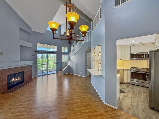 Foto del edificio - Great 2B/2BA+Bonus Room Townhome in Carmel...