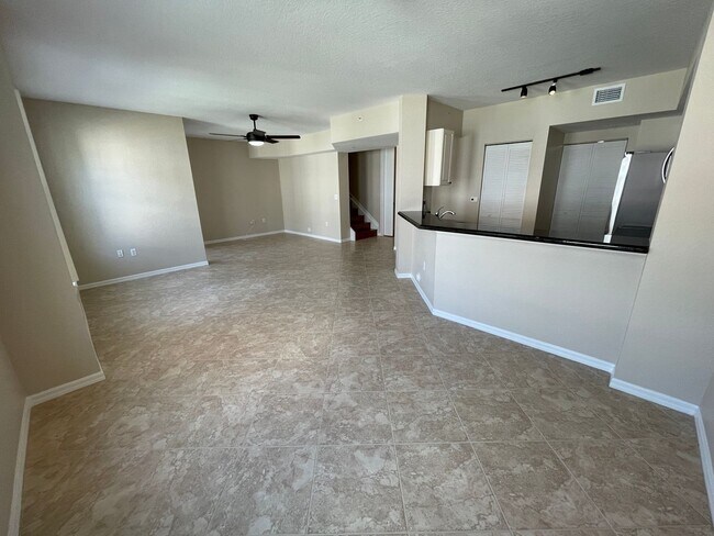 Building Photo - Updated and Large 3 Bedroom / 2.5 Bath wit...