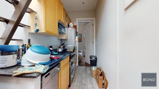 Foto del edificio - 336 E 18th St