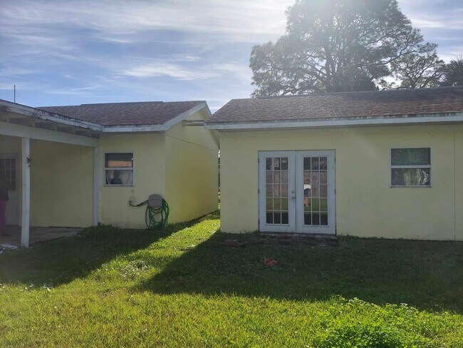 Foto del edificio - 1070 Lee Ave
