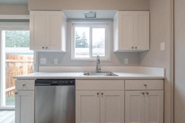 Building Photo - Williamsburg Townhomes