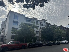 Building Photo - 122 N Clark Dr