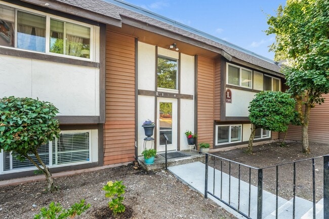 Foto del edificio - Spacious 2-Bedroom Condo in Prime Edmonds Location