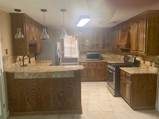 Foto del edificio - 1332 Rolling Ridge Cir