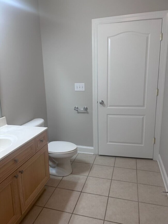 Foto del edificio - 3 Bedroom Condo in Desireable Dilworth!