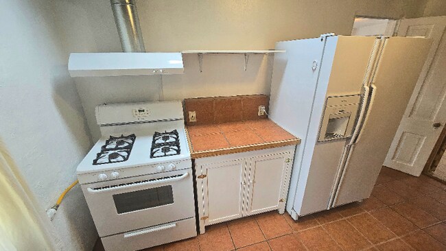 Foto del edificio - 523 Agua Fria St