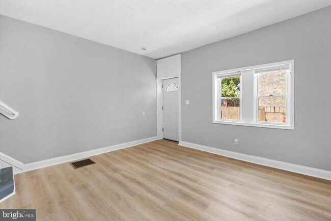 Building Photo - 510 E Willard St