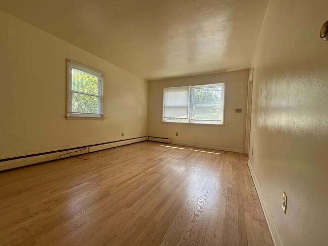 Sala de estar de la planta superior - 411 Keller St