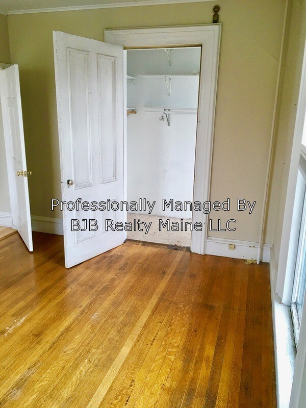 Building Photo - 514 Deering Ave