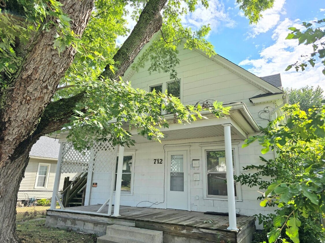 Primary Photo - 712 Division St