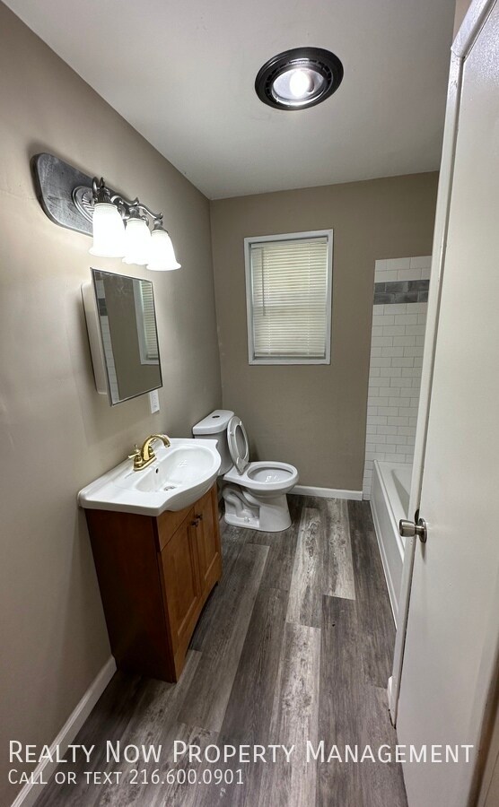 Building Photo - Single Family Home