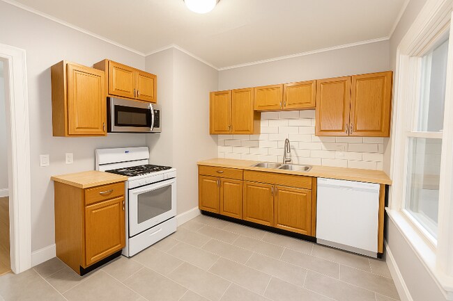 Building Photo - 580 Potomac Ave