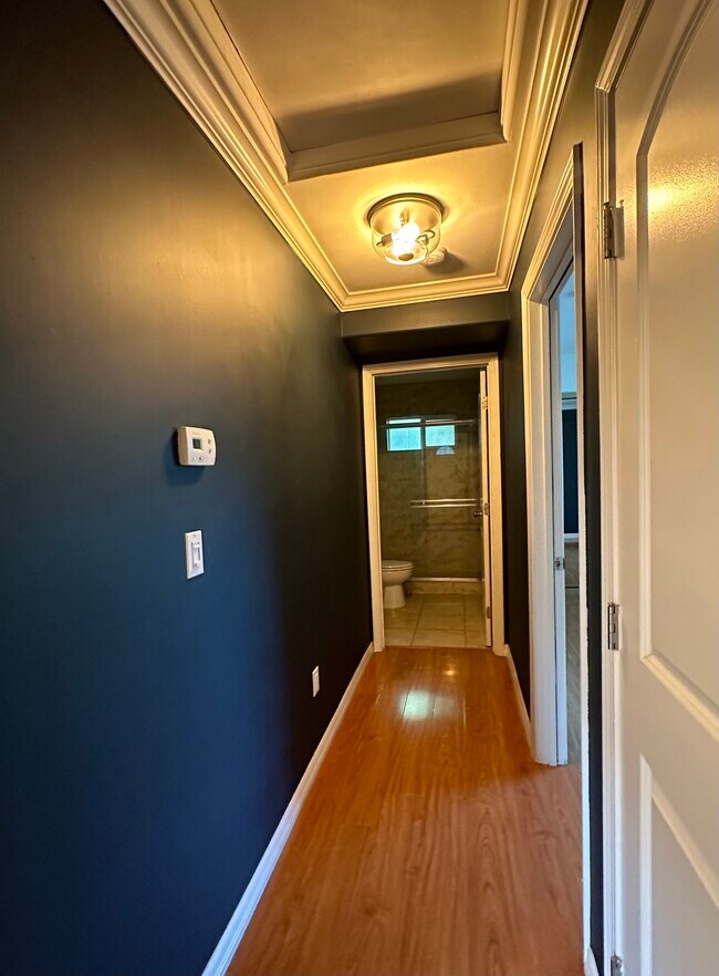 Building Photo - 1206 Tamarind Ave