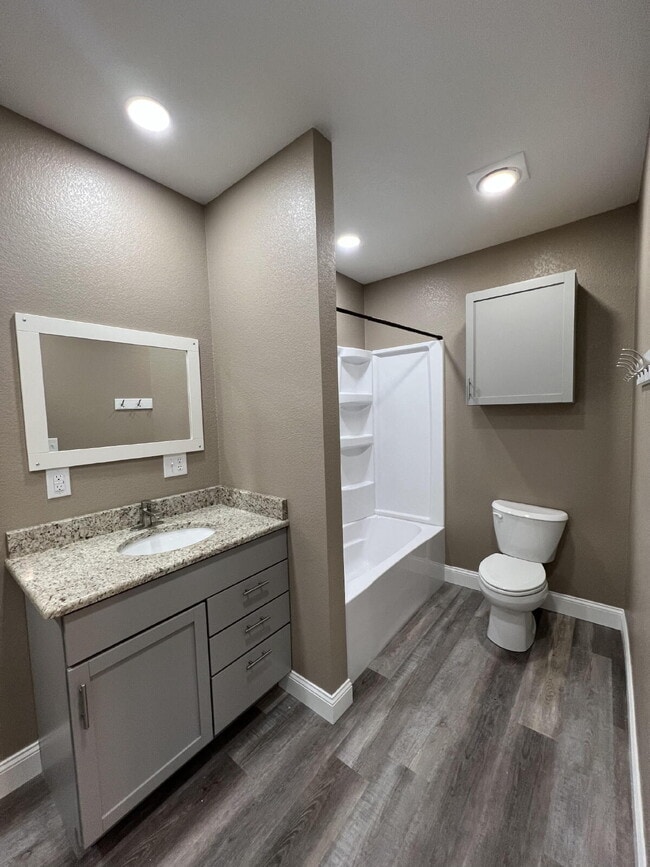 Building Photo - Lower 2BR unit