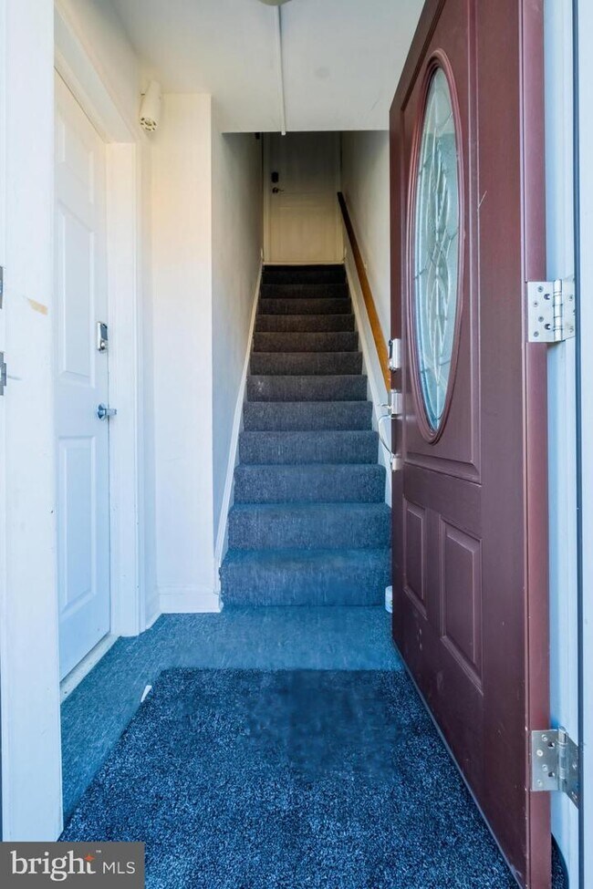 Building Photo - 700 Charing Cross Rd