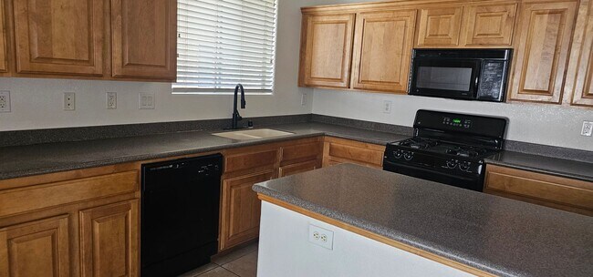 Foto del edificio - Beautiful Spacious 3 Bedroom Home for Rent