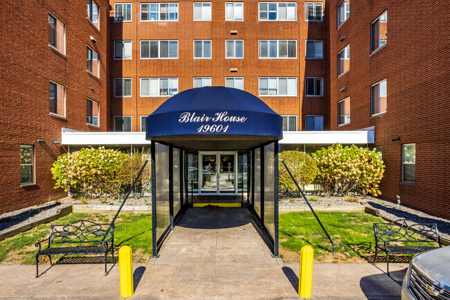 Entrada - Blair House Apartments