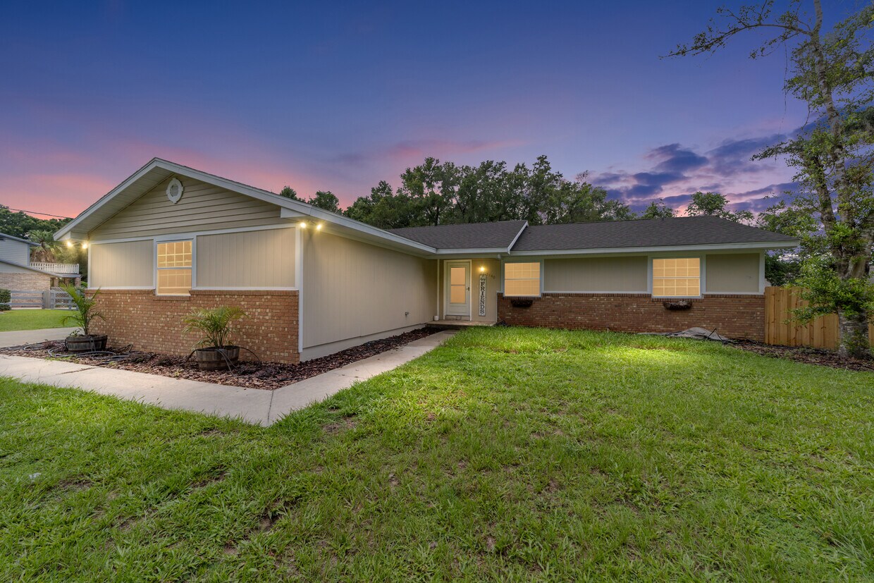 Foto principal - 5140 SE 8th St