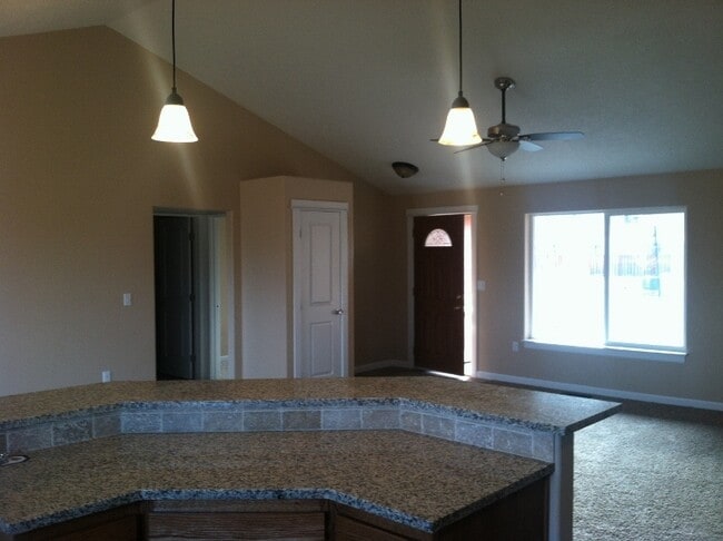 Building Photo - 2212 NE Arapahoe Ct