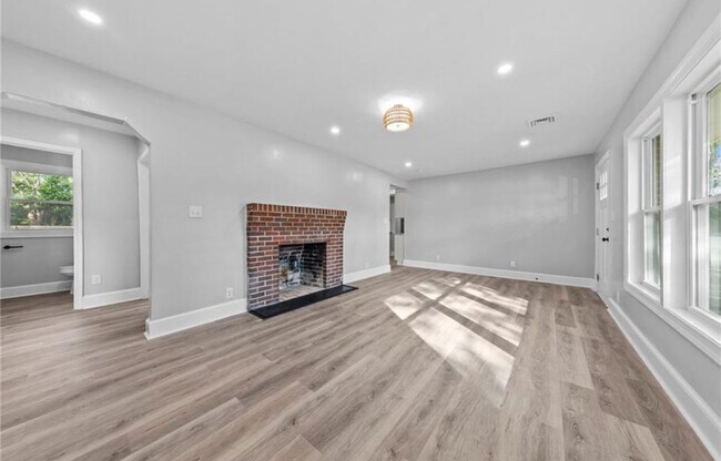 Building Photo - 1557 N Great Neck Rd
