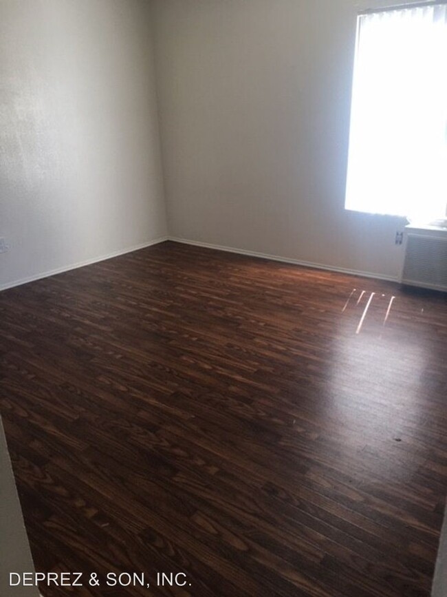 Building Photo - 901 Palmbrook Dr