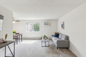 Building Photo - 5556 Broadview Rd