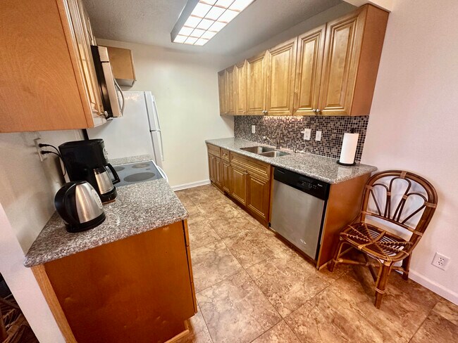 Building Photo - 4032 Swansea Crescent